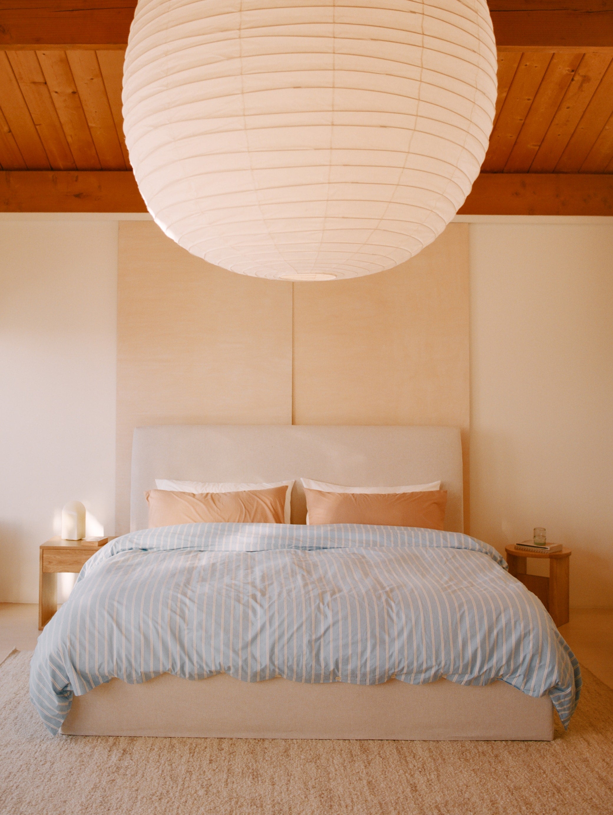 Wave Storage Bed, Queen, Latte