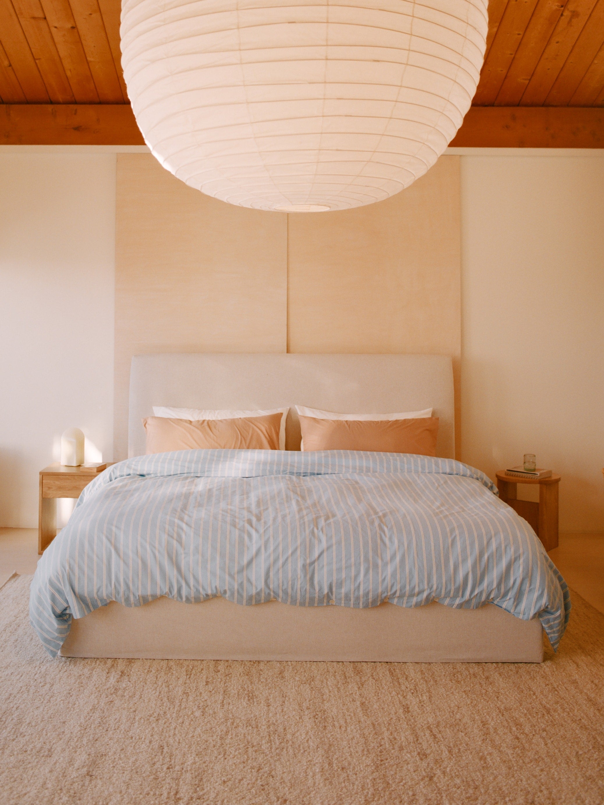 Wave Storage Bed, King, Latte