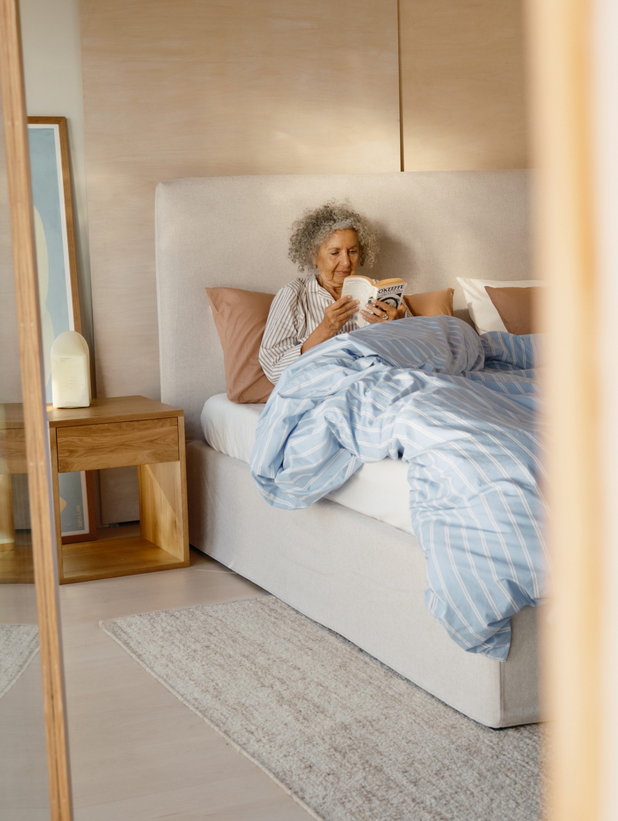 Wave Storage Bed, Queen, Latte