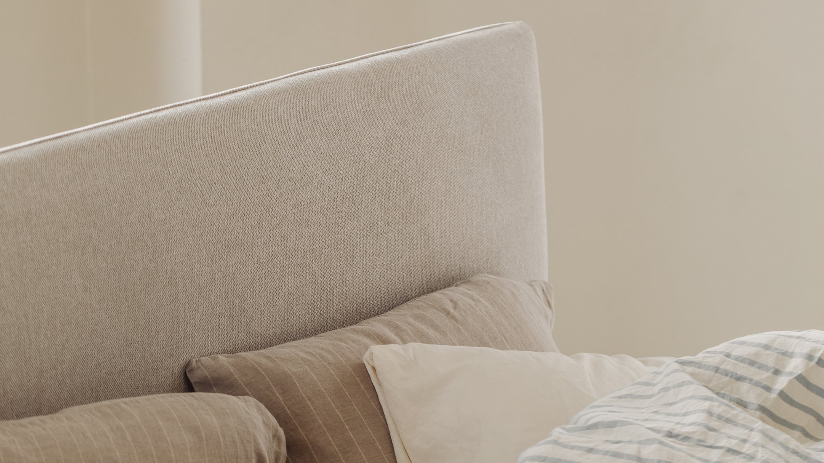 Wave Storage Bed, King, Latte