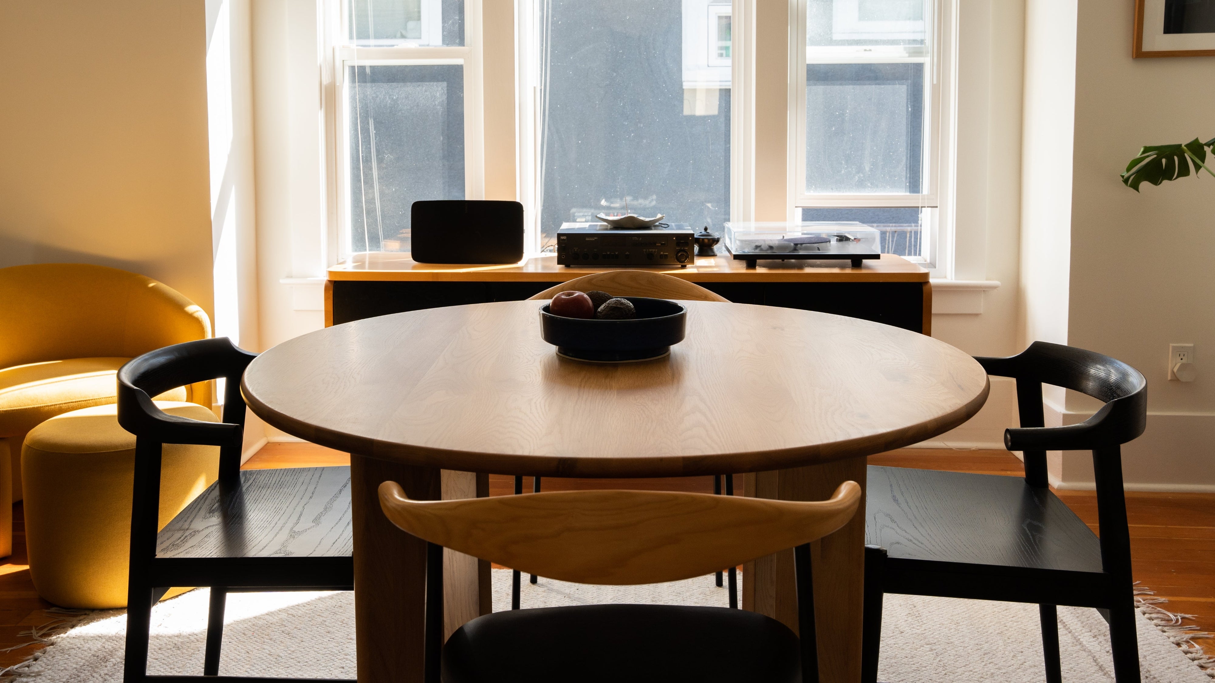 Frame Round Dining Table, Seats 4-5, Oak