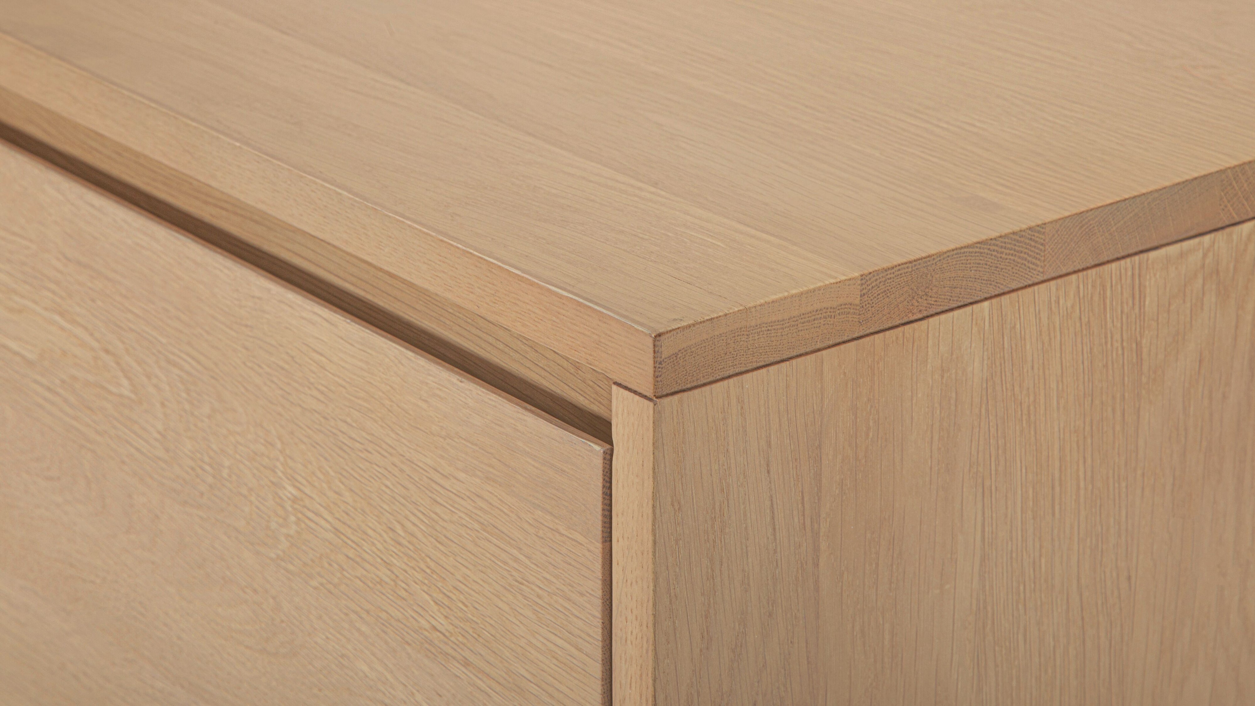 Everyday Media Unit, Pale Oak