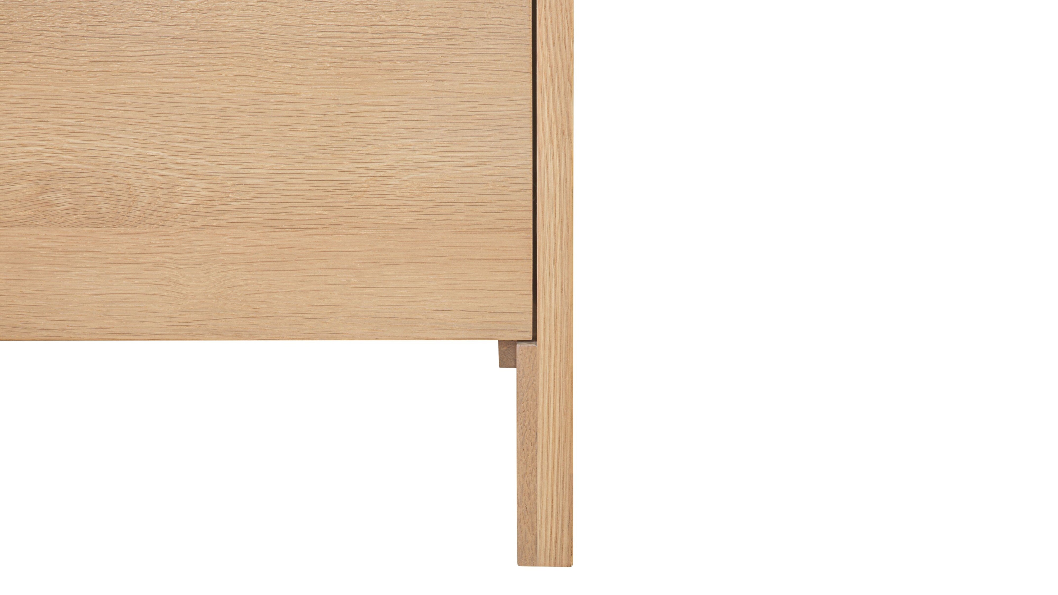 Everyday Media Unit, Pale Oak