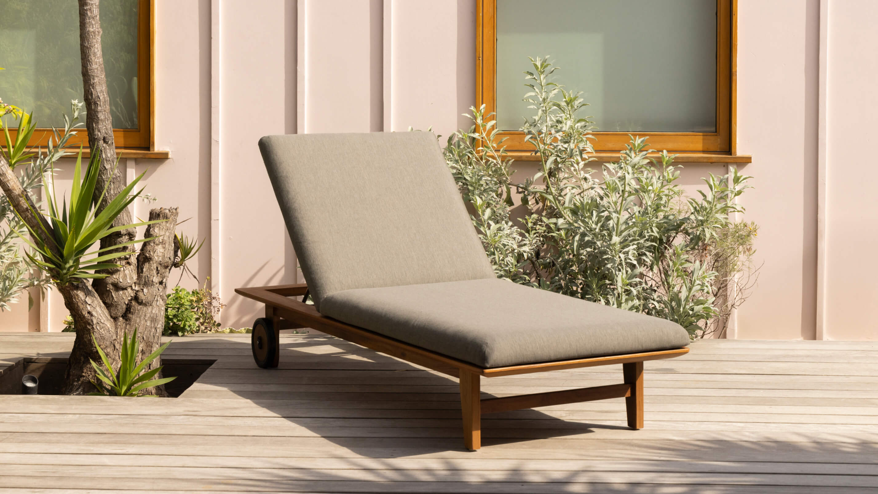 Laidback Outdoor Lounger, Teak Pepper - Image 2