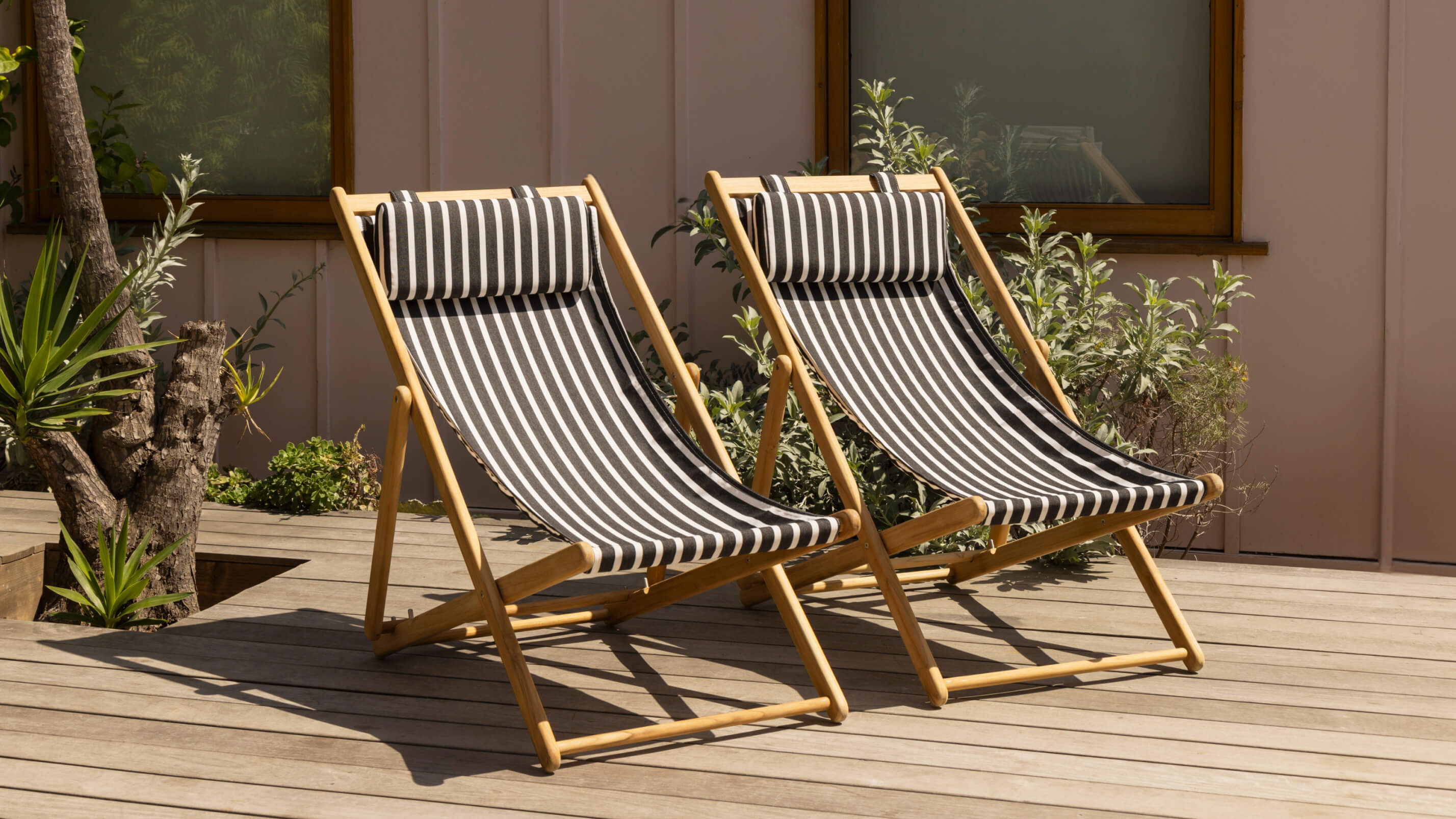 Settle In Outdoor Patio Chair, Large, Black Sand - Sundays Company CanadaOUT-YB-002-002