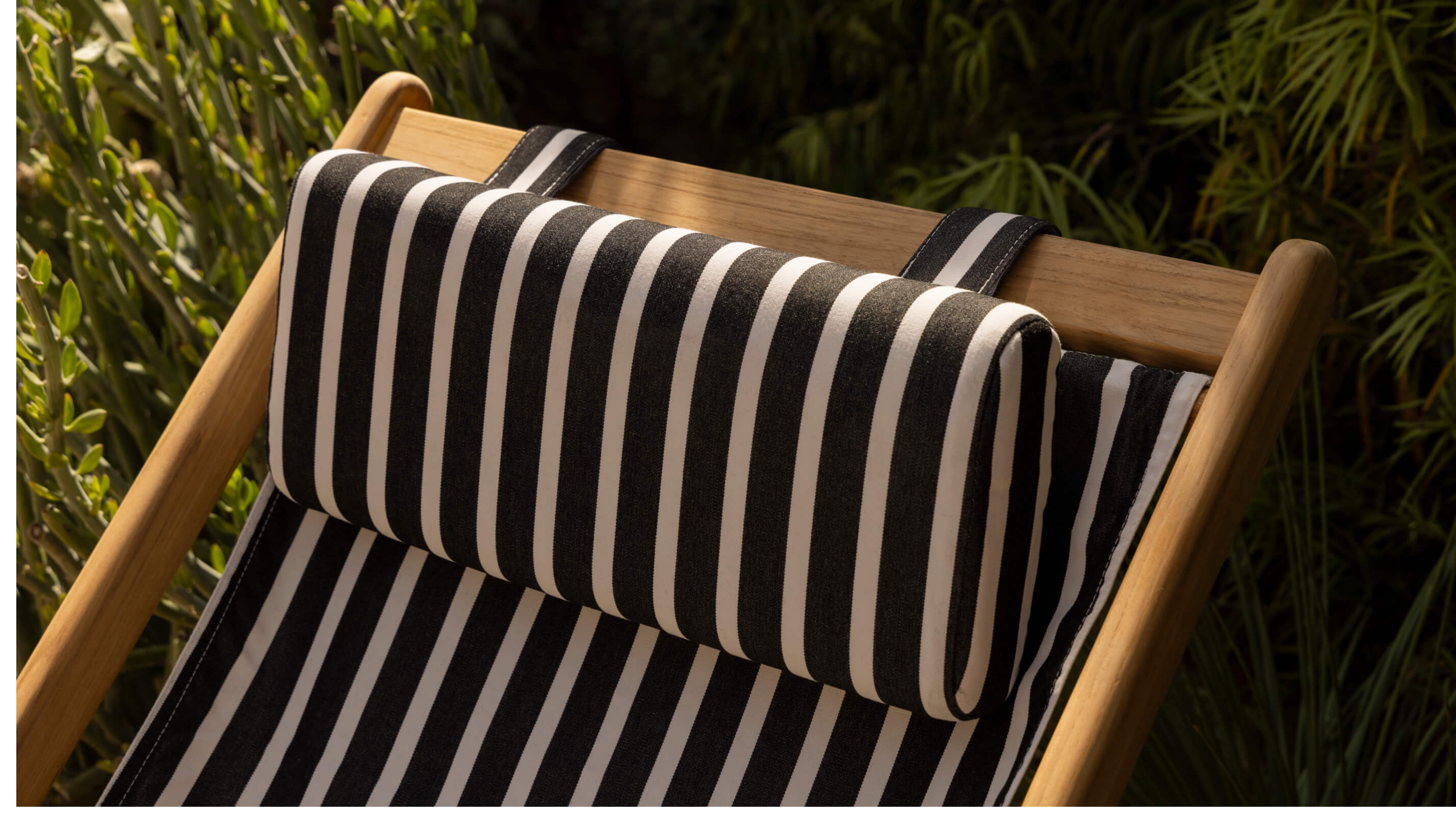 Settle In Outdoor Patio Chair, Large, Black Sand - Sundays Company CanadaOUT-YB-002-002