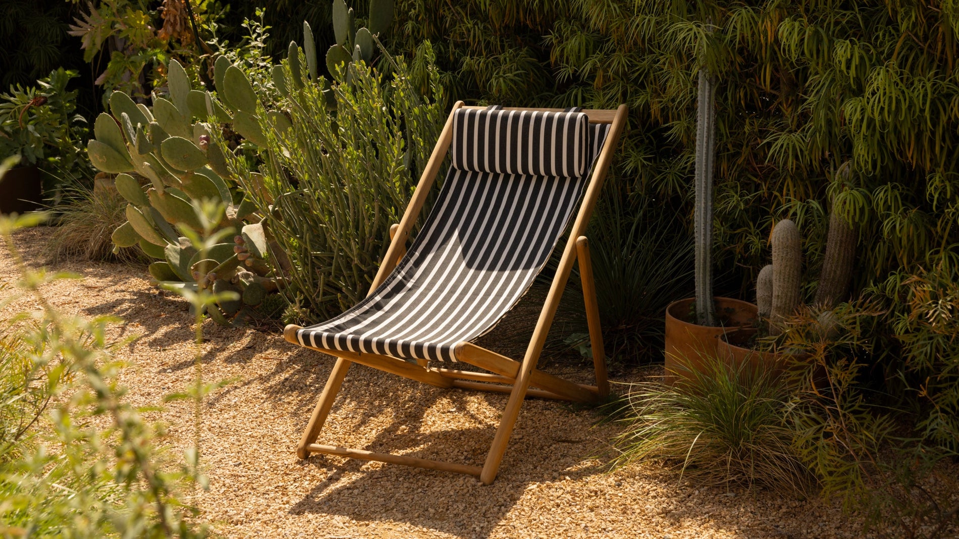 Settle In Outdoor Deck Chair, Black Sand_image