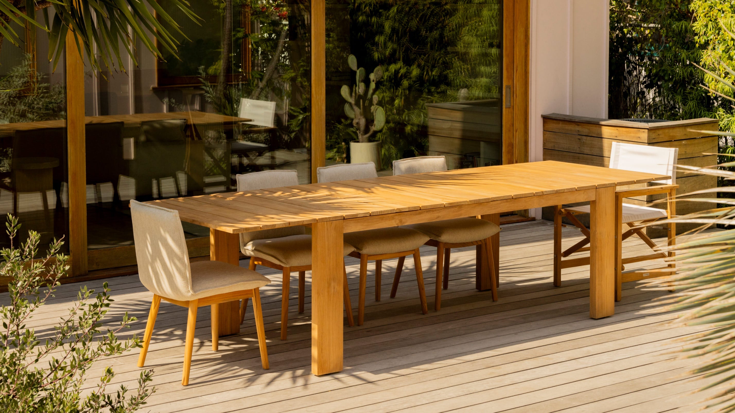 Make Room Outdoor Extendable Dining Table, Seats 6-8 People, Teak - Image 14